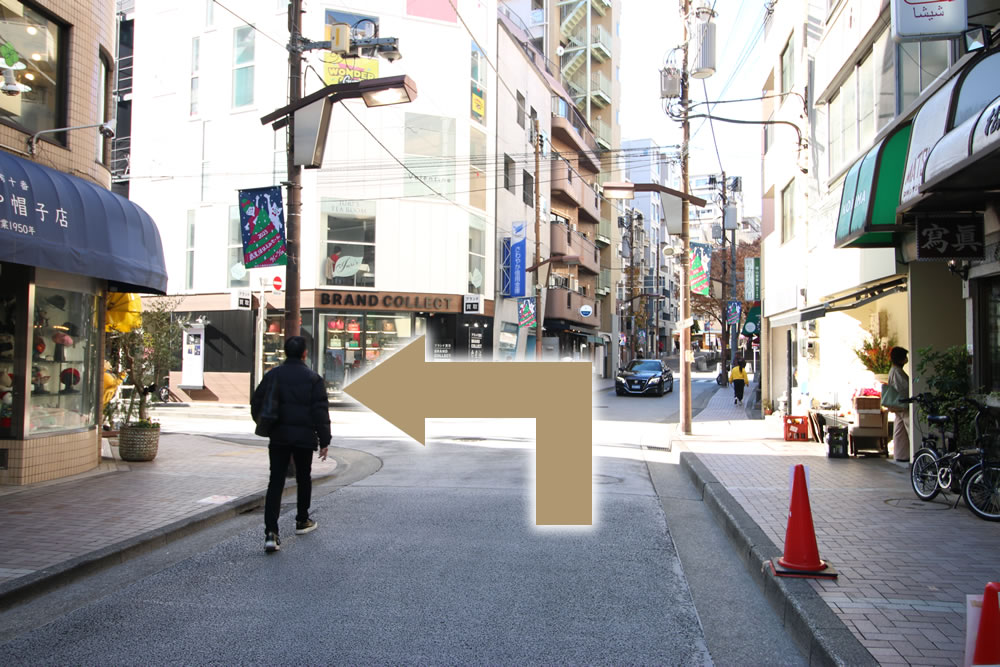 「BRAND COLLECT」の所で左折します